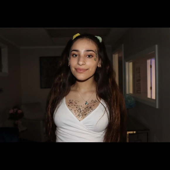 Meet your Posher, Gabriella - Picture 1 of 1